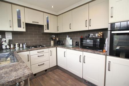 kitchen 2 .JPG