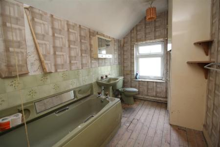 bathroom .JPG