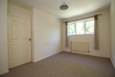 bedroom 1 .JPG