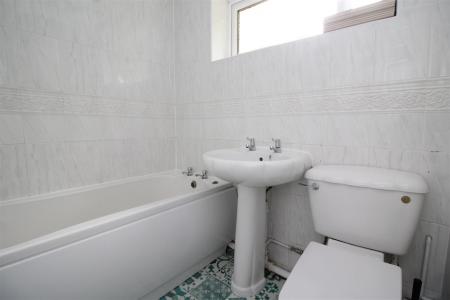 bathroom .JPG