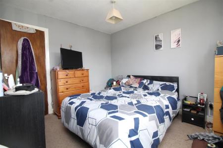 bedroom 1 .JPG