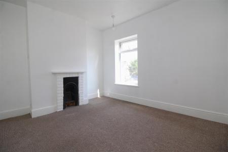 bedroom 1 .JPG