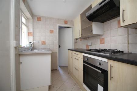 kitchen 2 .JPG