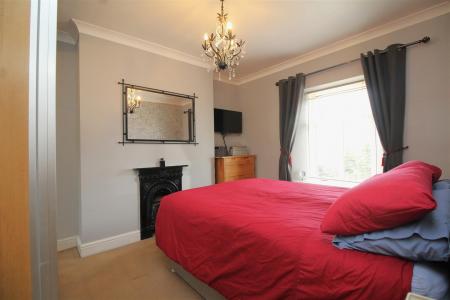 bedroom 1 .JPG