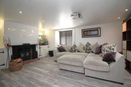 family room 2.JPG