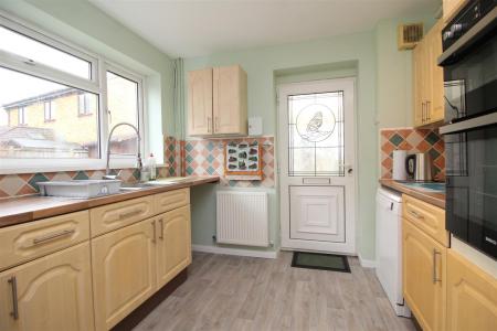 kitchen 2 .JPG