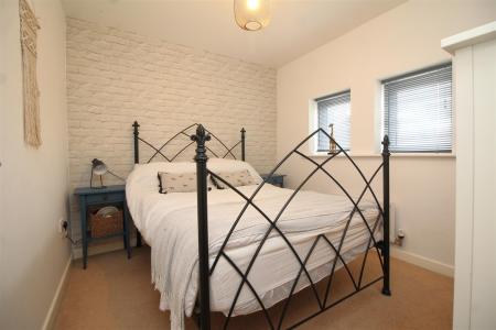 bedroom 4 .JPG