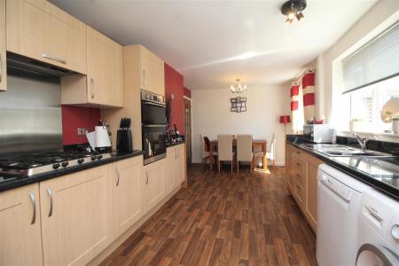 kitchen 2.jpg