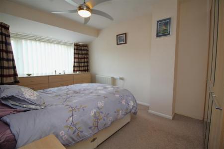 bedroom 1 .JPG