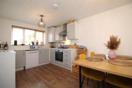 kitchen diner 2 .JPG