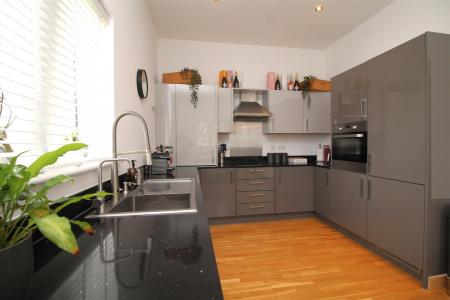 kitchen 2.JPG