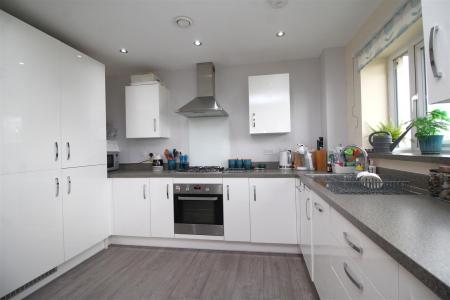 kitchen 2 .JPG