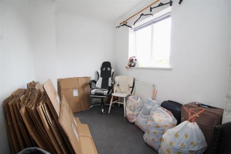 bedroom 4 .JPG