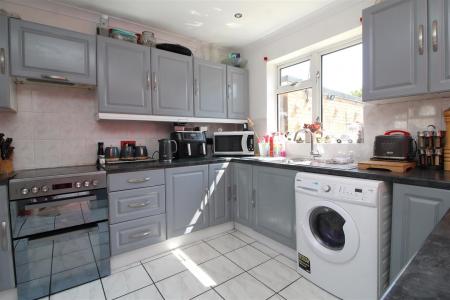 kitchen 2 .JPG
