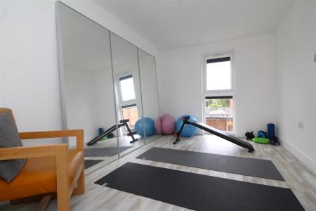 bedroom 4 .JPG