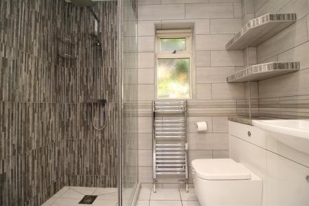 ensuite 1.JPG