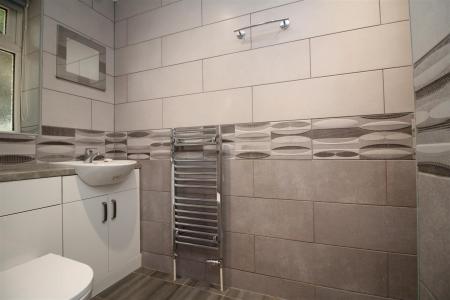 ensuite 3.JPG