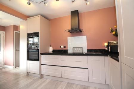 kitchen 1 .JPG