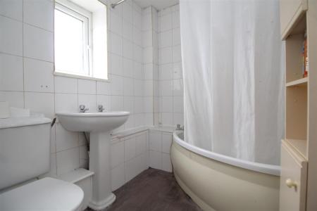 bathroom .JPG