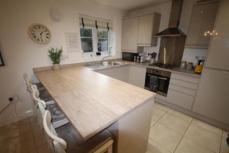 KITCHEN/ BREAKFAST ROOM