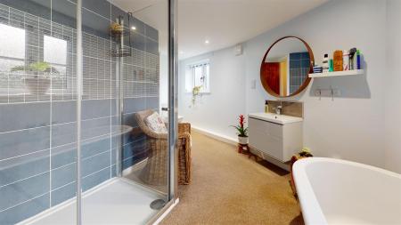 5-Sunnyside-Gledrid-Chirk-LL14-5DL-Bathroom.jpg