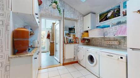 KITCHEN/ UTILITY