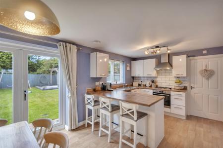 Kitchen / Breakfast Room