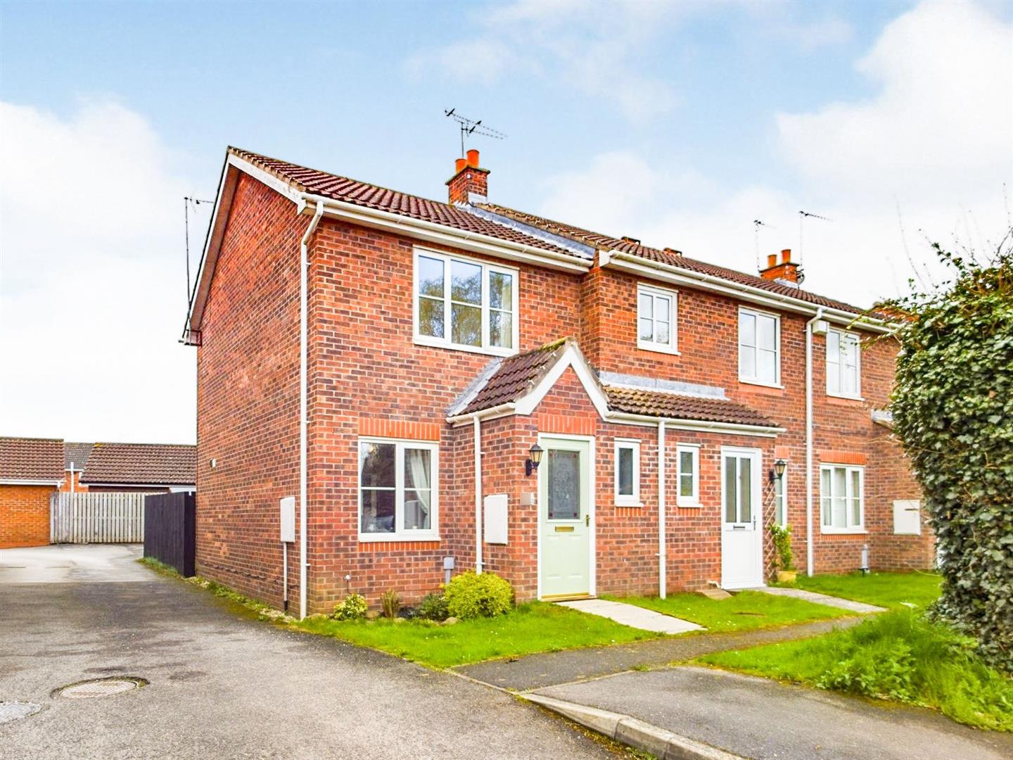 2 bedroom End of Terrace House for sale in Long Riston