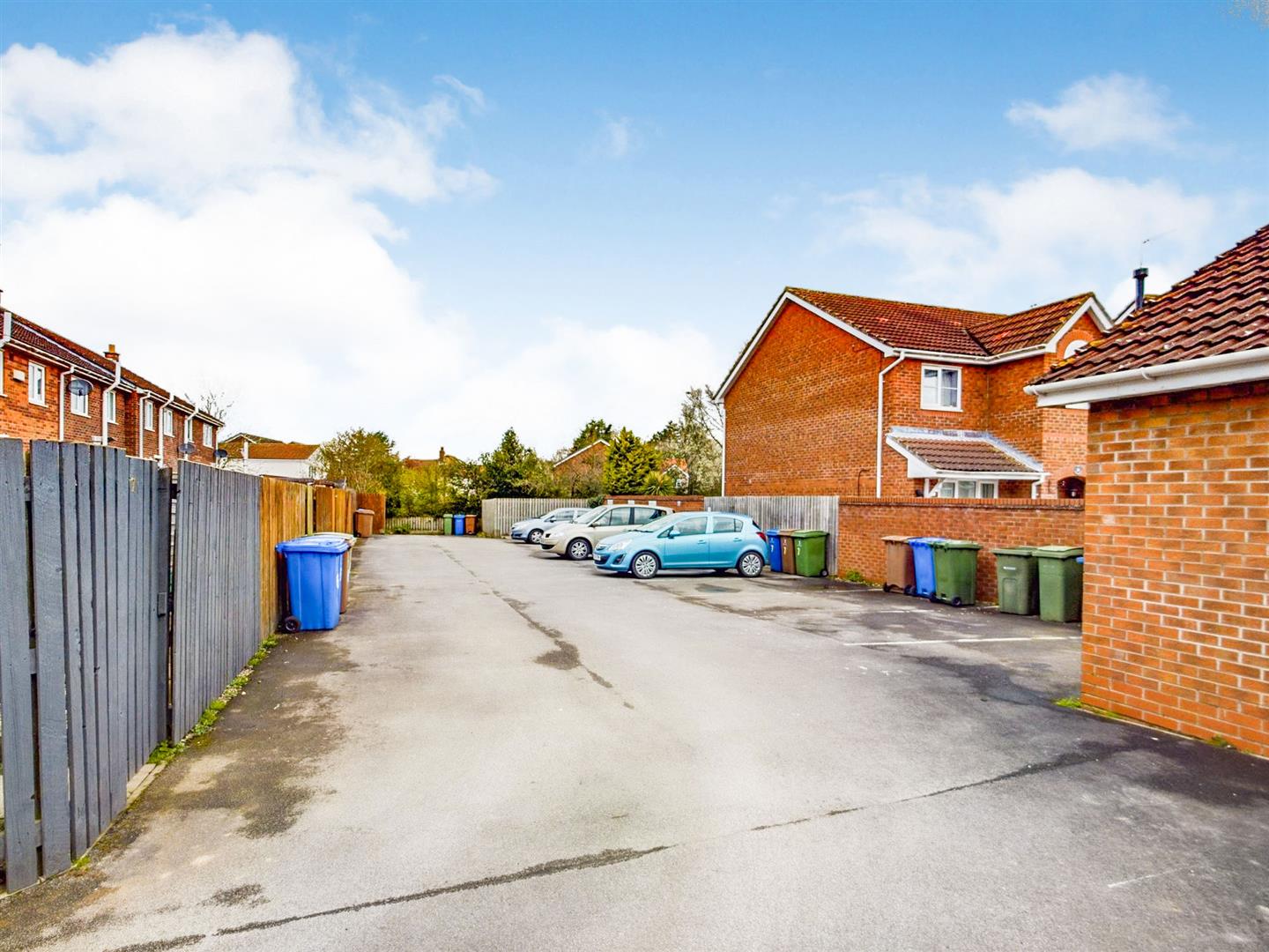 2 bedroom End of Terrace House for sale in Long Riston