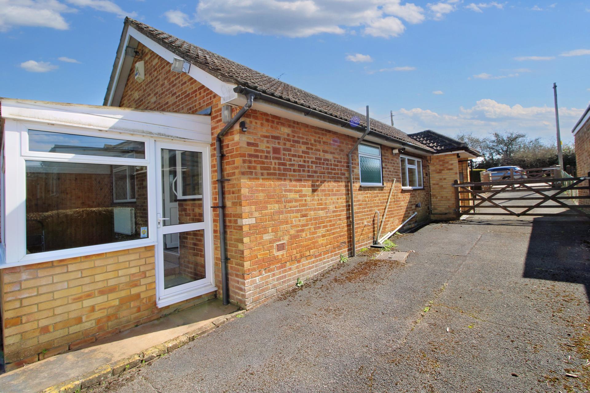 2 bedroom Bungalow for sale in Holmer Green
