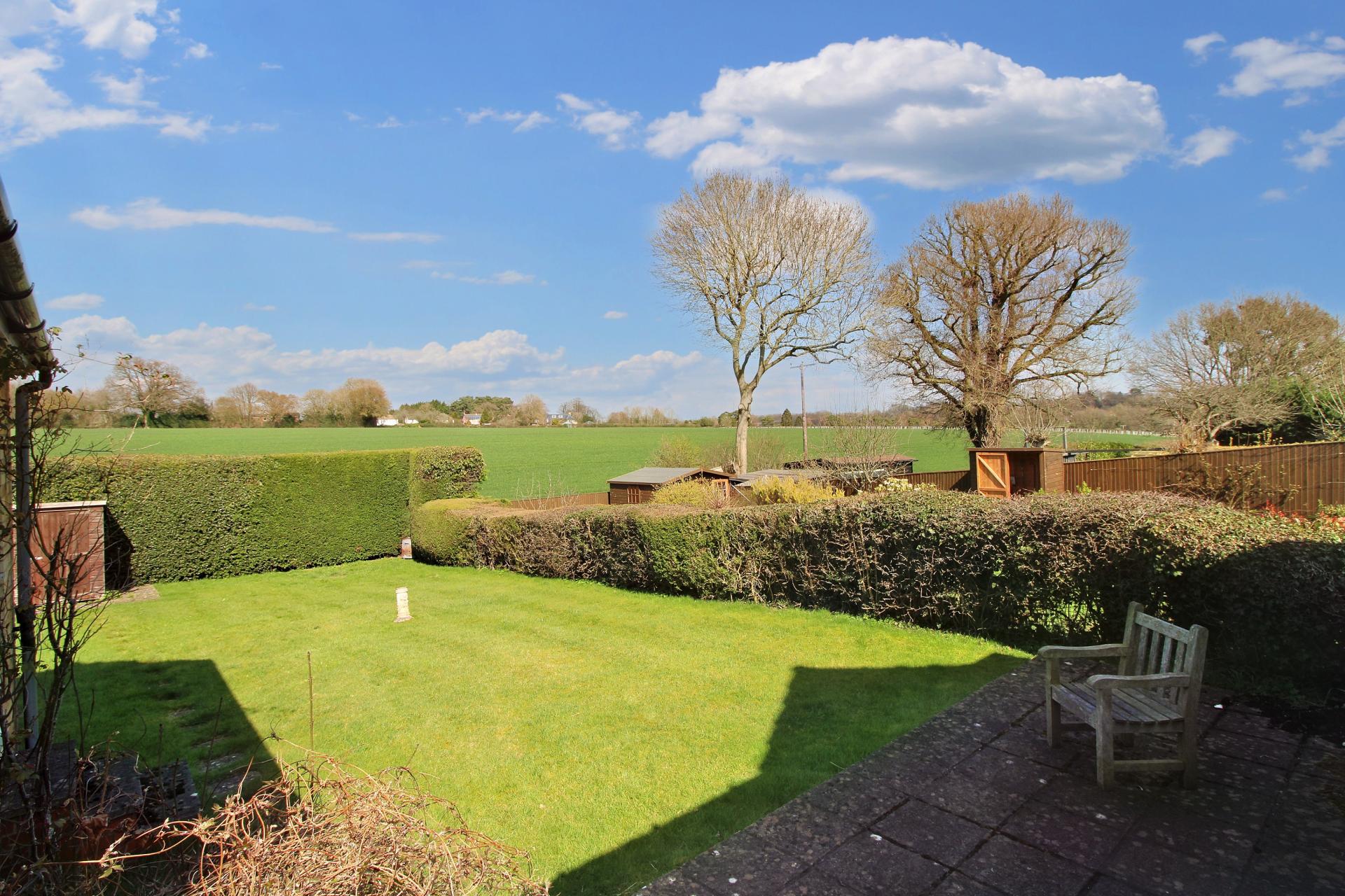 2 bedroom Bungalow for sale in Holmer Green