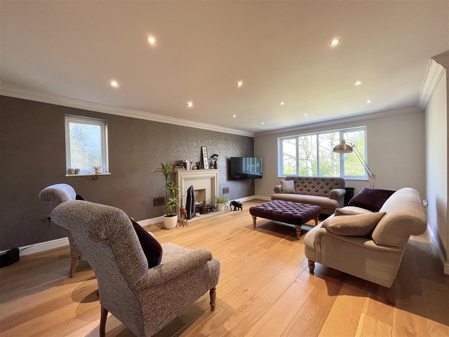 4 bedroom Detached House for rent in Bushey