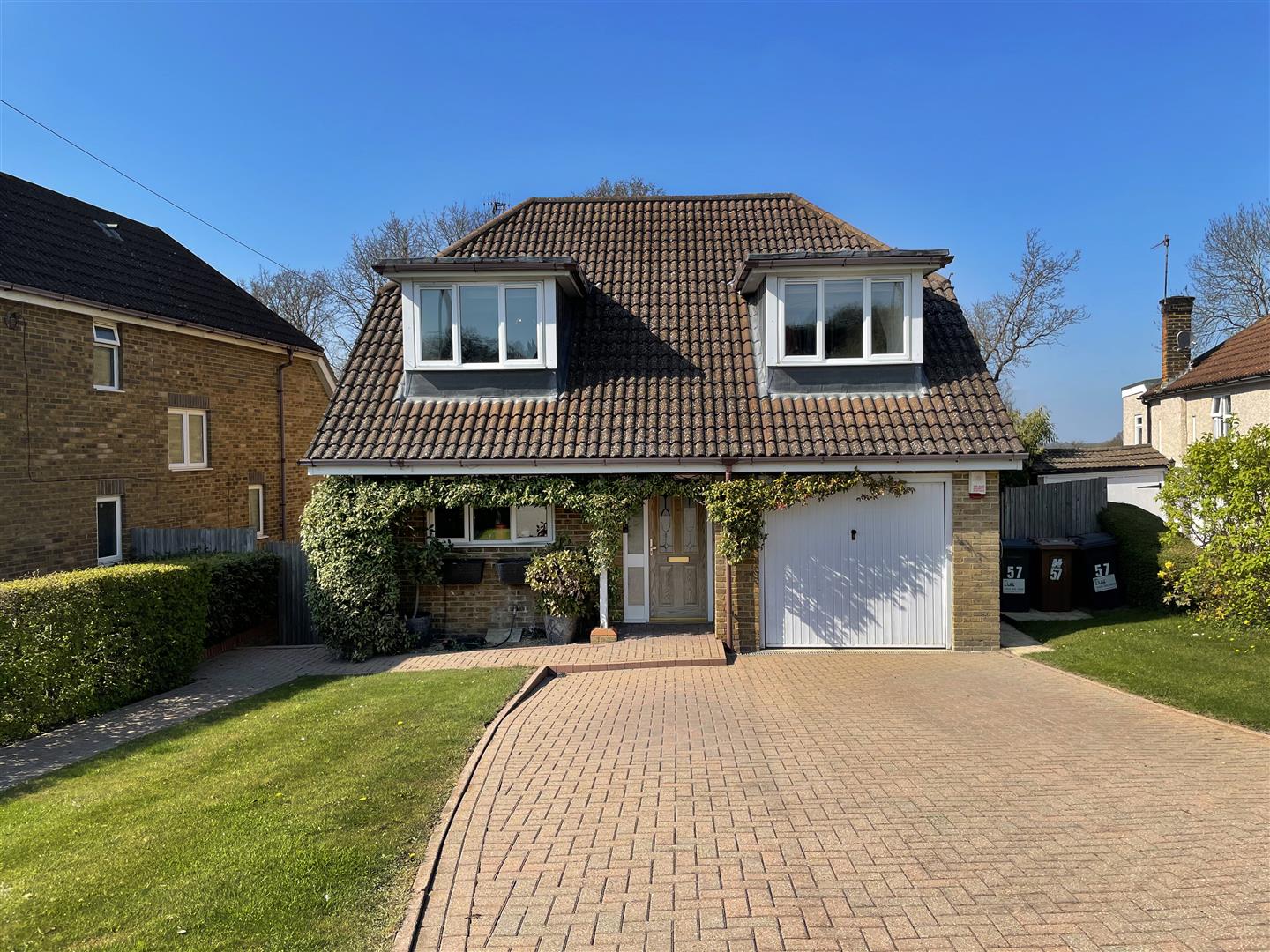 4 bedroom Detached House for rent in Bushey