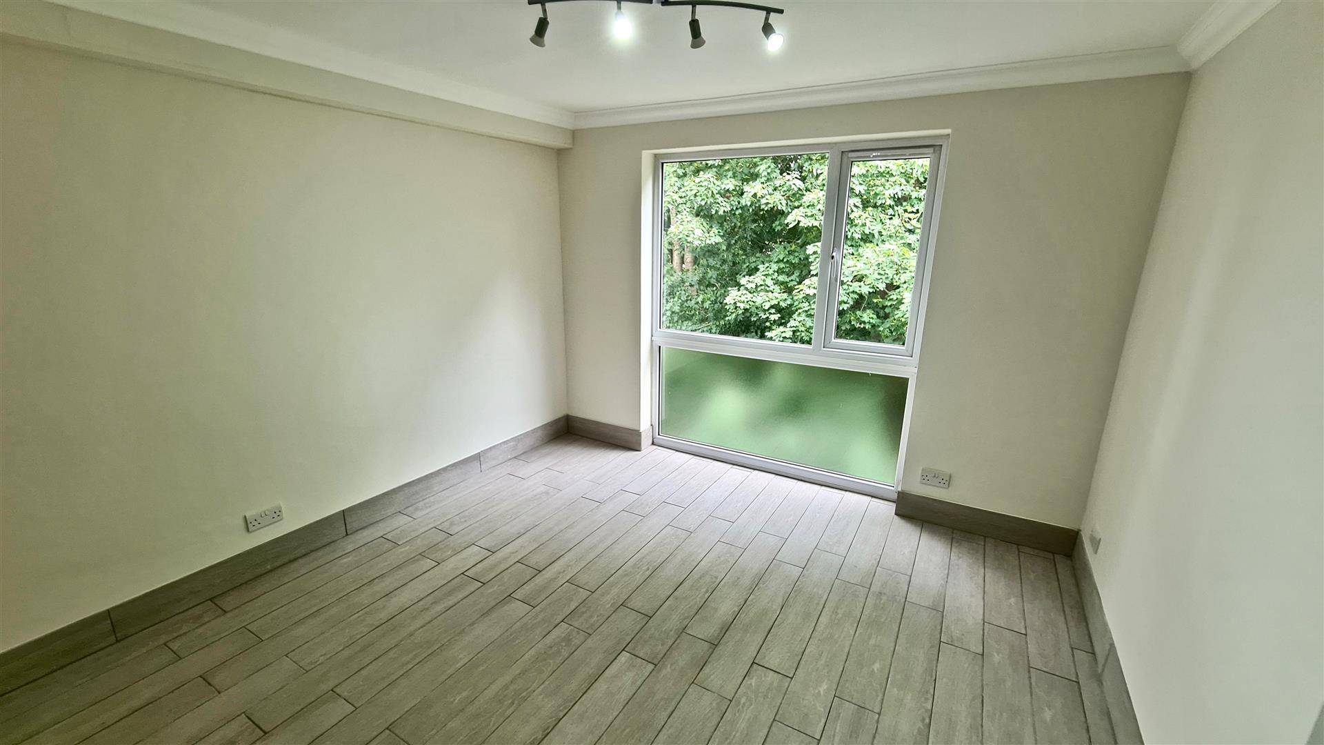1 bedroom Flat for sale in Bushey