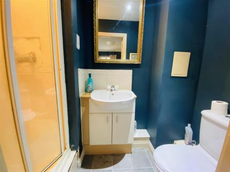 En-suite Shower Room: