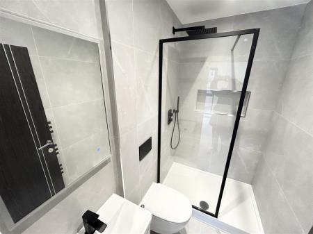 En Suite Shower Room: