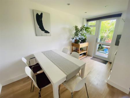 Kitchen/Breakfast Room: