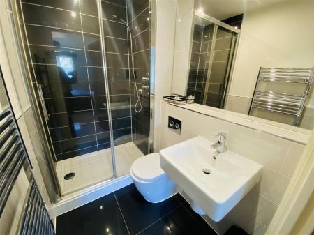 En Suite Shower Room: