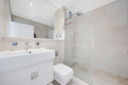 En Suite Shower Room: