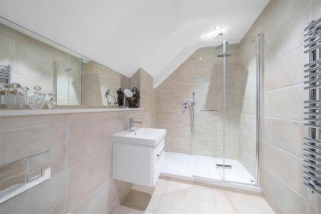 En Suite Shower Room: