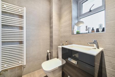 En Suite Shower Room: