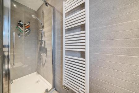 En Suite Shower Room: