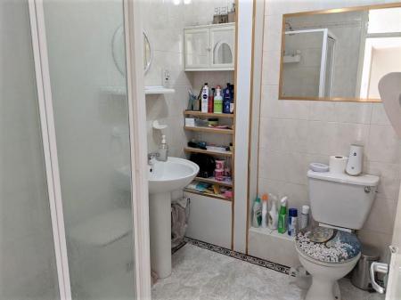 En Suite Shower Room: