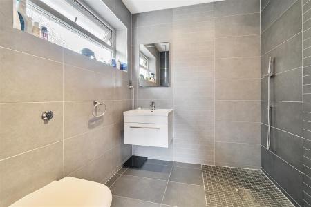 En Suite Wet Room: