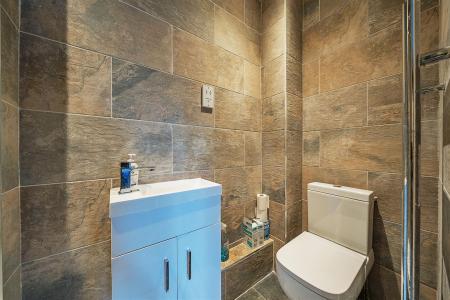 En Suite Shower Room: