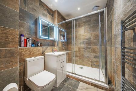 Guest Shower Room: