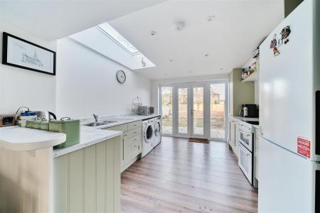 Open Plan Kitchen/Breakfast Room: