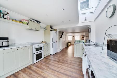 Open Plan Kitchen/Breakfast Room: