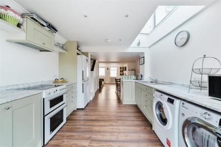 Open Plan Kitchen/Breakfast Room: