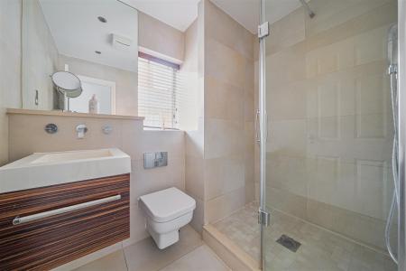 En Suite Shower Room: